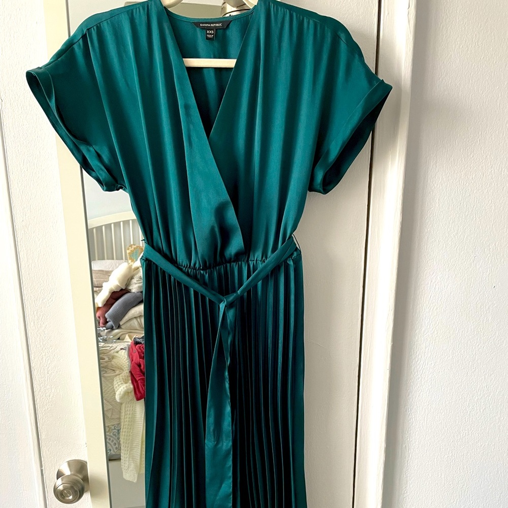 Banana Republic green pleated wrap dress - XXS